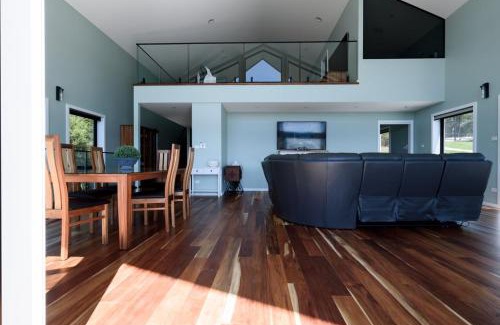 Legana House | Elevated Modern Escape with Tennis Court Access
