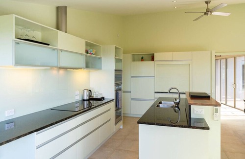 Kaiteriteri House | Elevated Views Little Kaiteriteri