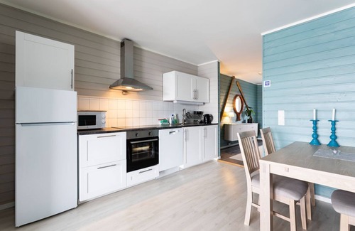 Hamnøya Hotel | Eliassen Rorbuer