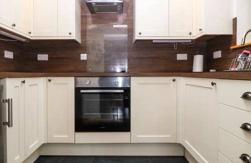 Cwm-y-glo Cottage | ELIDIR VIEW, pet friendly, character holiday cottage in Llanberis