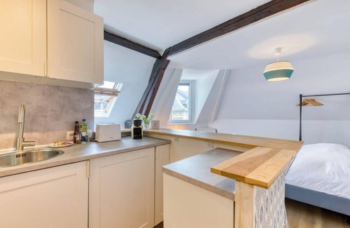 Quartier Saint-Marc - Croix de Pierre - Saint-Nicaise Apartment | Elisabeth : Confortable studio avec lit double en centre ville