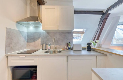 Quartier Saint-Marc - Croix de Pierre - Saint-Nicaise Apartment | Elisabeth : Confortable studio avec lit double en centre ville