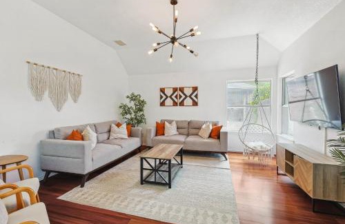 Fossil Creek House | Elite 4BR 2BA Holiday Home with Hot Tub, Pool, and BBQ