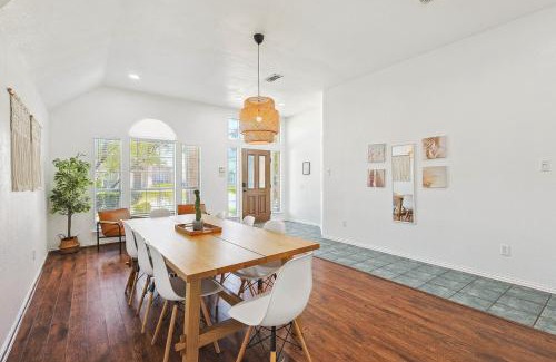 Fossil Creek House | Elite 4BR 2BA Holiday Home with Hot Tub, Pool, and BBQ