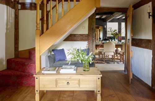 Dunhampton House | Elizabethan timber-framed manor with 6 bedrooms