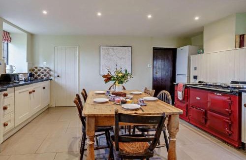 Llanover House | Elizabethan Manor at gateway to the Brecon Beacons