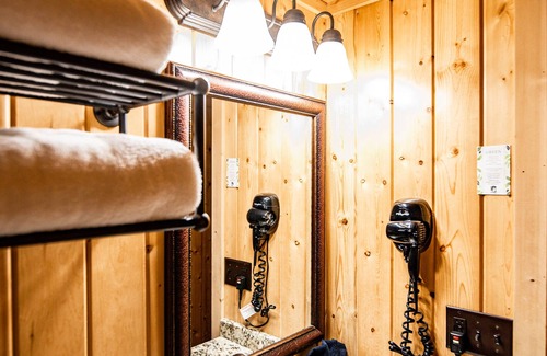 Jackson Hotel | Elk Country Inn