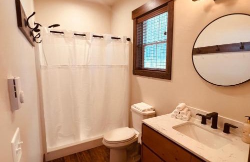 Lakeside House | Elk Ridge Village 201A Cozy Cabin with views of Flathead Lake and the mountains