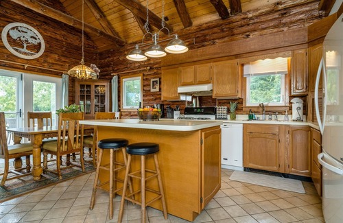 Front Royal Cabin | Ellie's Log Cabin with Beautiful Mountain Views