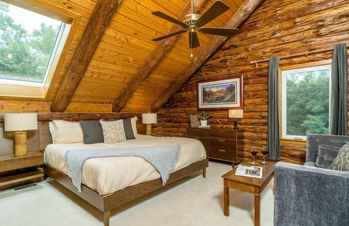 Front Royal Cabin | Ellie's Log Cabin with Beautiful Mountain Views