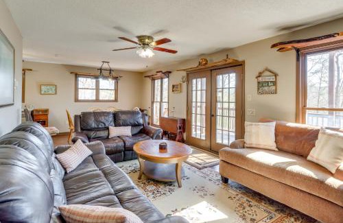 Ellijay House | Ellijay Resort Cabin with Fire Pit, Decks, and Hot Tub