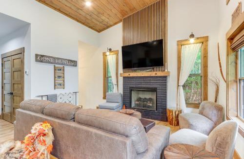 Ellijay House | Ellijay Resort Home with Hot Tub and Fire Pit!