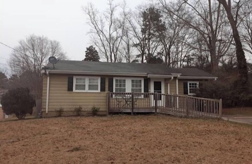 Newnan Cottage | Elm Circle Cozy Cottage walking distance to Downtown.