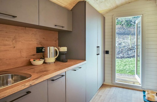 Pantygelli House | Elm - Pantygelli Escapes