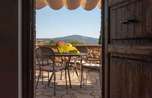 Panicale Apartment | Elm Tree Apt In Farmhouse With Pool, Panicale, Italy