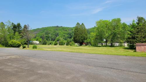 Craryville Hotel | Elm Tree Motel