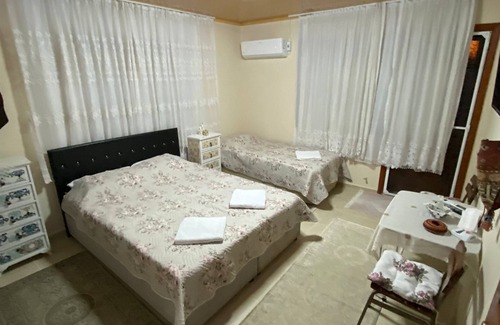 Karacasu House | Elmas Restaurant ve Pansiyon