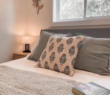 Elora Apartment | Elora’s Irvine River Suite
