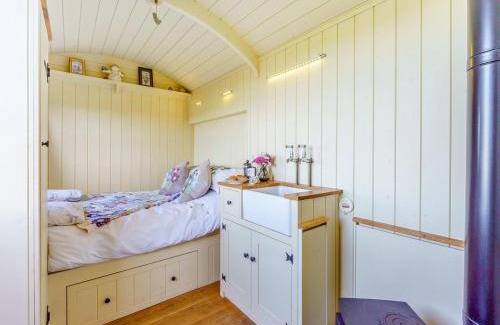Hassocks House | Elsie's Hut