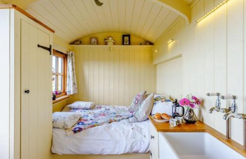 Hassocks House | Elsie's Hut