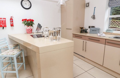 Chester Cottage | ELV COTTAGE, romantic, with hot tub in Chester