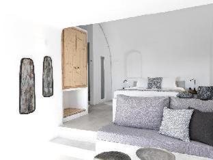 Finikia Villa | Elysian Santorini