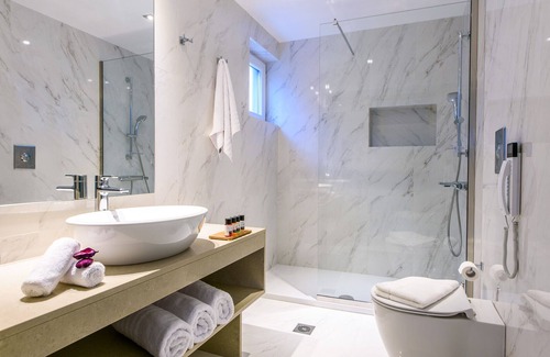 Anissaras House | Elysian Suites, Comfortable accommodation in a complex of 8 luxury apartments.