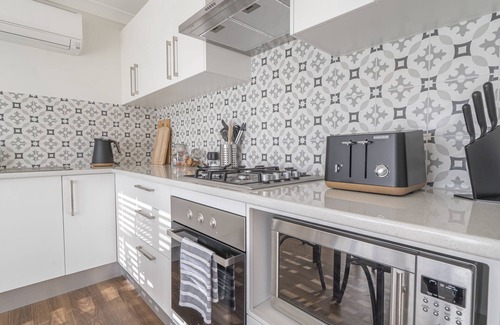 Fitzroy Falls Cottage | Elysium Cottage - A Cosy Retreat with Water Views