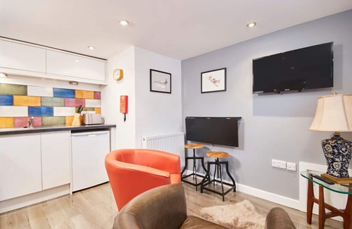 Kegworth Apartment | EMA SkyLink Steps Away: Versatile Apt, Gym Access