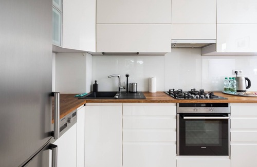 Srodmiescie Apartment | Embassy Avenue At Royal Park