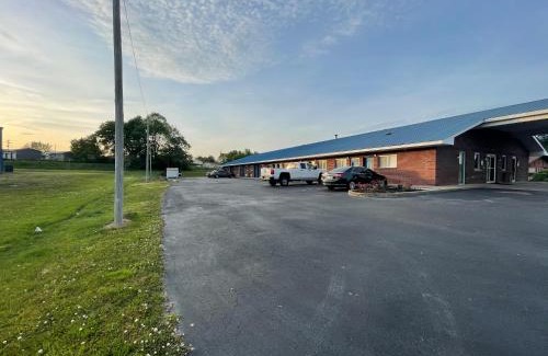 Hohenwald Hotel | Embassy Inn - Hohenwald