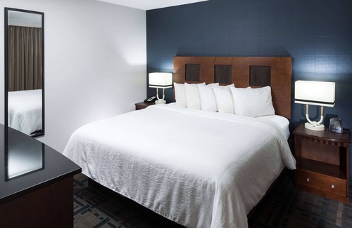 Midtown Anchorage Hotel | Embassy Suites Anchorage