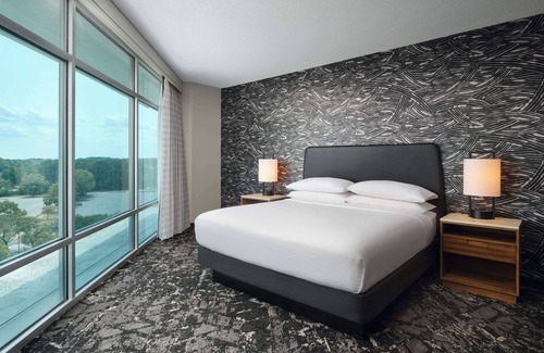 Coliseum Central Hotel | Embassy Suites by Hilton Hampton Convention Center