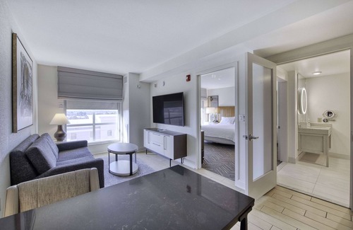 Umstead Hotel | Embassy Suites by Hilton Raleigh Durham Airport Brier Creek