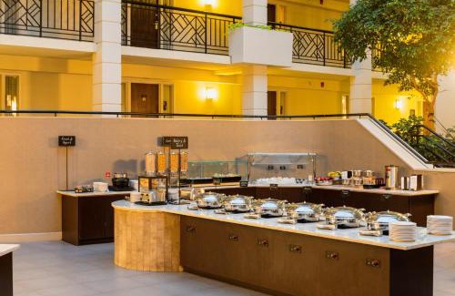 Piscataway Hotel | Embassy Suites by Hilton Piscataway Somerset