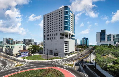 Central Sarasota Hotel | Embassy Suites By Hilton Sarasota