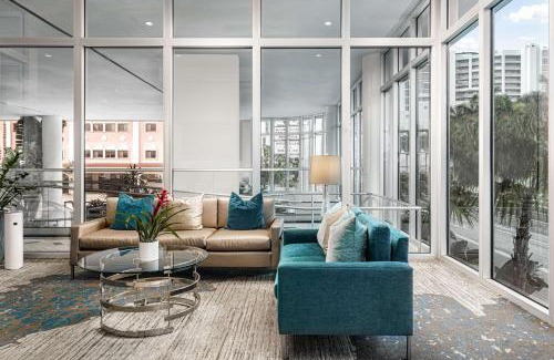 Central Sarasota Hotel | Embassy Suites By Hilton Sarasota