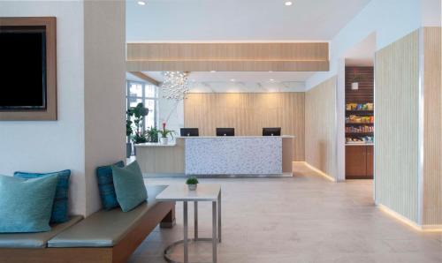 Central Sarasota Hotel | Embassy Suites By Hilton Sarasota