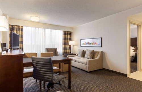 Linthicum Heights Hotel | Embassy Suites by Hilton Baltimore at BWI Airport