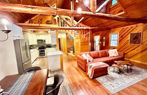 Carterville Cabin | Embers of Cambria - NEW Hot Tub! National parks and Wine Trails - SLEEPS 8