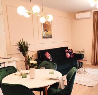Oradea Apartment | Emerald Apartment On Arena Oradea