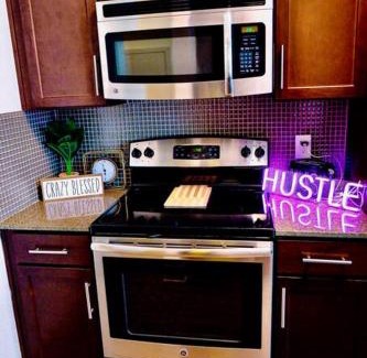 Midland Apartment | Emerald City Luxury Suite ~Fully Gated Community