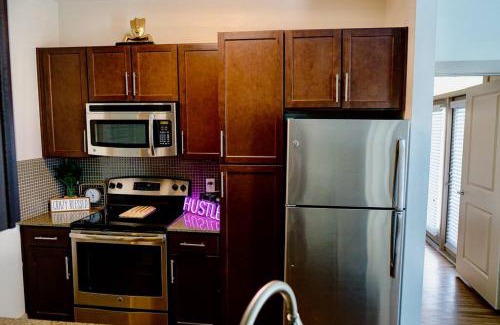 Midland Apartment | Emerald City Luxury Suite ~Fully Gated Community