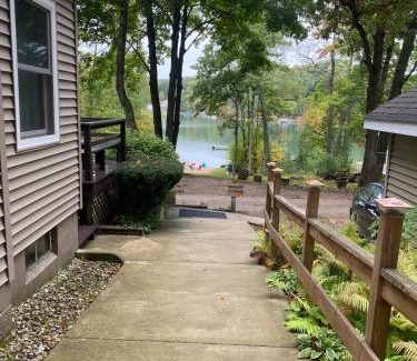 Newaygo House | Emerald Cove Cottage-3 bd, 2 ba-Sleeps 10