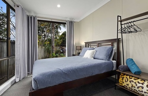 Emerald Beach Apartment | Emerald Hub 1 is one half of Emerald Hub, with its own entrance, kitchen, lounge room and bathroom