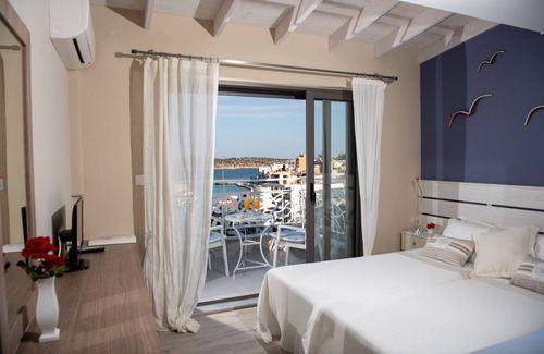 Agios Nikolaos House | Emerald Lake Studios
