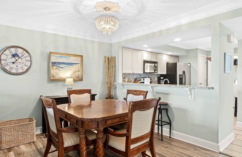 Sandestin Condo | "Emerald Moon" - 5* Host, Golf Cart, Booking Fall Break!