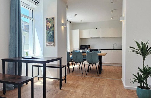 Montabaur Apartment | Emerald - Right next to the castle, terrace, BBQ, switch & stream