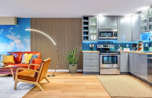 Minor House | Emerald Sahalee, the Pacific Northwest Experience. Walk Score 99 & AC