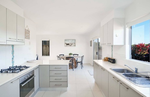 Diamond Beach House | Emerald Sands - Only Minutes Away from the Surf, Sun and Fun at Diamond Beach